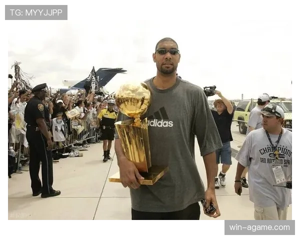 蒂姆·邓肯低位单打效率提升显著，助马刺建立内线统治优势