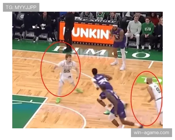 怀特无球跑动拉开空间打破对方换防提升三分