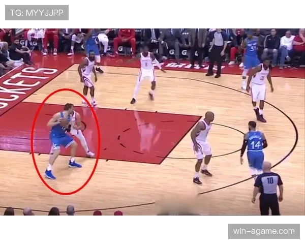 艾顿挡拆制造错位提升内线效率拉开球队攻防节奏